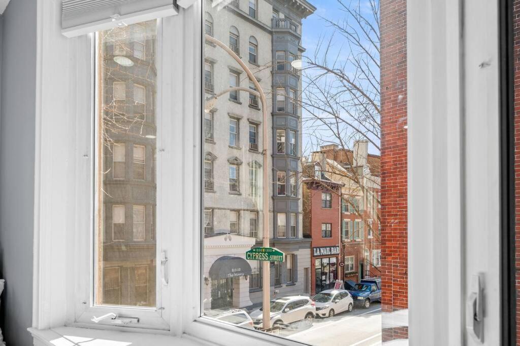 New! Cozy Apt In Center City! Philadelphia Buitenkant foto