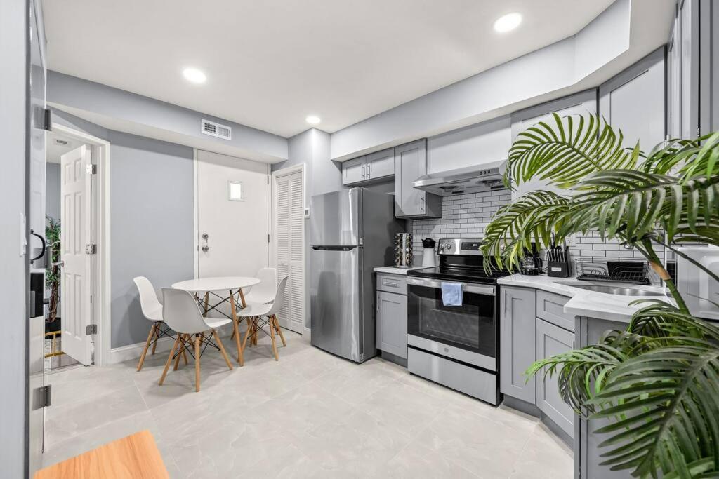 New! Cozy Apt In Center City! Philadelphia Buitenkant foto
