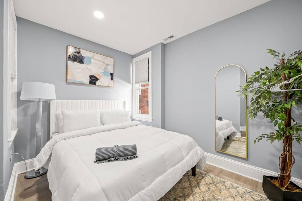 New! Cozy Apt In Center City! Philadelphia Buitenkant foto