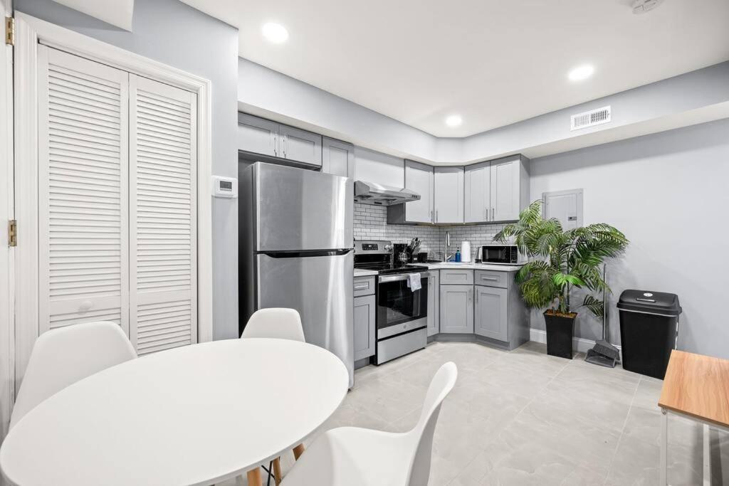 New! Cozy Apt In Center City! Philadelphia Buitenkant foto