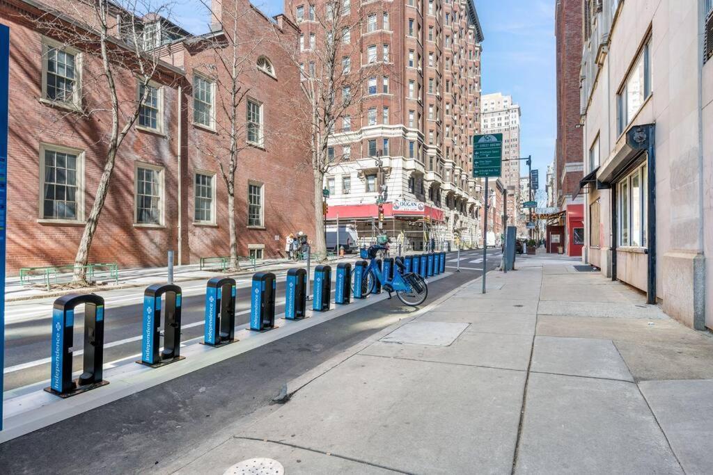 New! Cozy Apt In Center City! Philadelphia Buitenkant foto